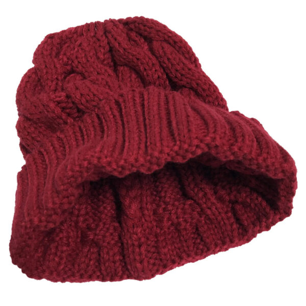 Un bonnet queue épais et doux posé avec vue sur l'intérieur