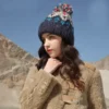 gros-epais-bonnet-chaud-hiver-avec-pompon-pour-femme