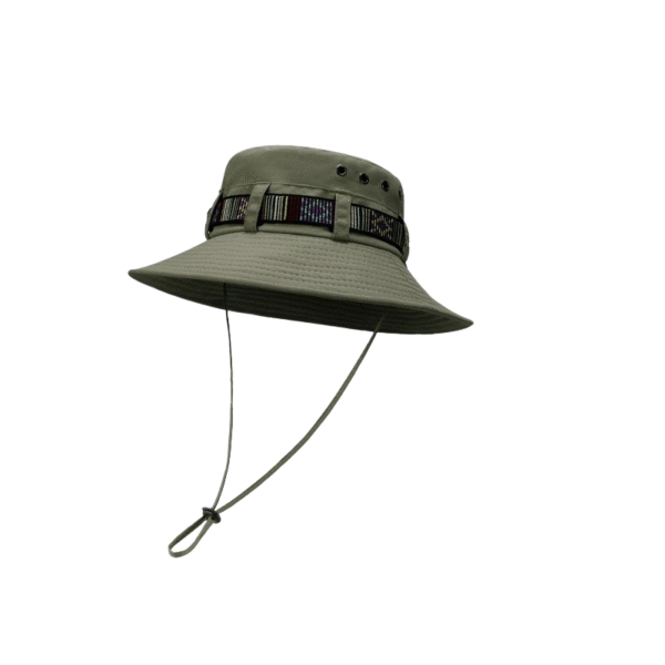Bob chapeau anti-ultraviolets vert armée sur un fond blanc