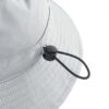 Zoom sur le système de réglage du bob chapeau de golf blanc