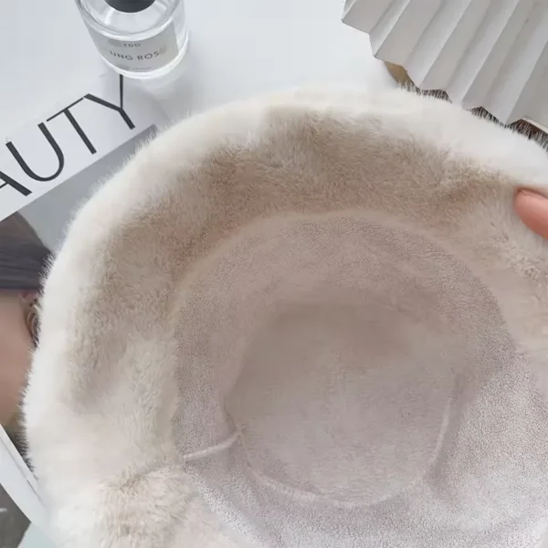 Gros plan sur l'intérieur d'un bob fourrure pour femmes