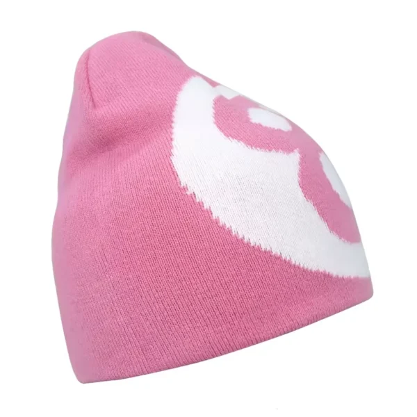 Bonnet de ski pour homme en laine rose avec un motif blanc, présenté de profil, apportant une touche fun et décalée à une tenue d’hiver.