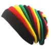 Bonnet rasta gros plan texture maille épaisse noir rouge jaune vert