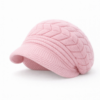 Bonnet béret femme rose pastel en maille douce, rendu cosy et tendance pour un look hivernal féminin