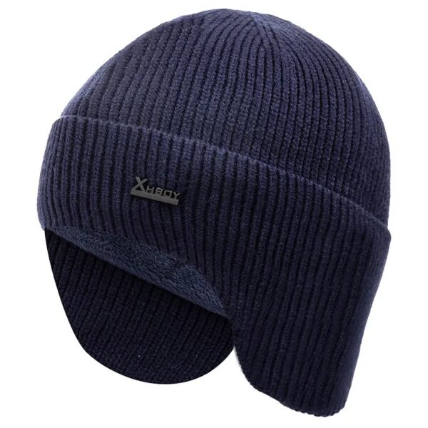 Bonnet homme bleu marine en maille épaisse avec cache oreilles, idéal pour le grand froid et les activités extérieures